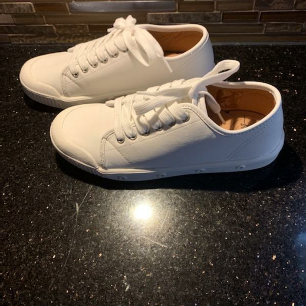 G2 White leather by Spring Court
